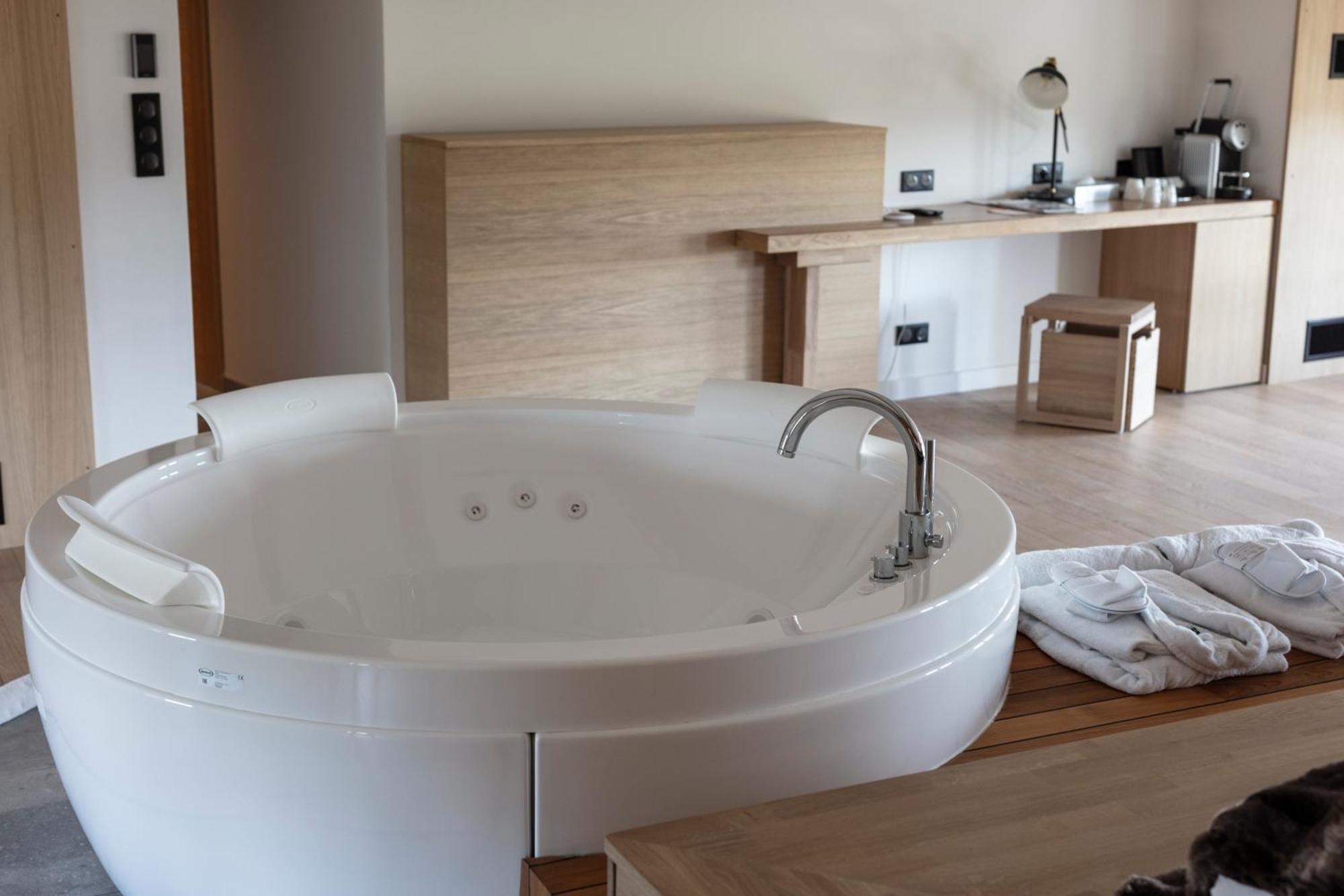 Hotel & Restaurant Origines Par Adrien Descouls - Teritoria Le Broc  Room photo